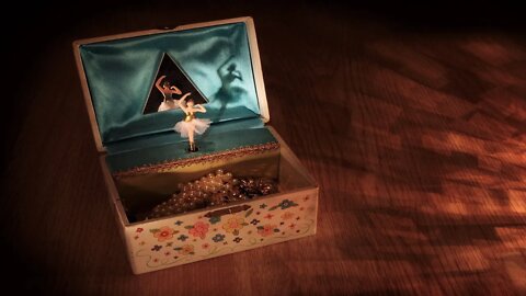 Spooky Lullaby Music – Haunted Ballerina in Music Box