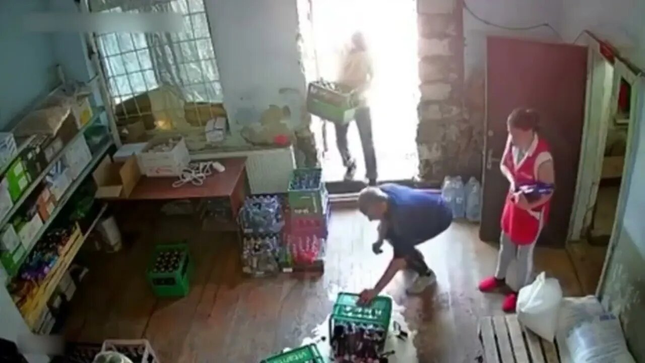 Beer Delivery Man Drops Beer! #MegaFails #Shorts