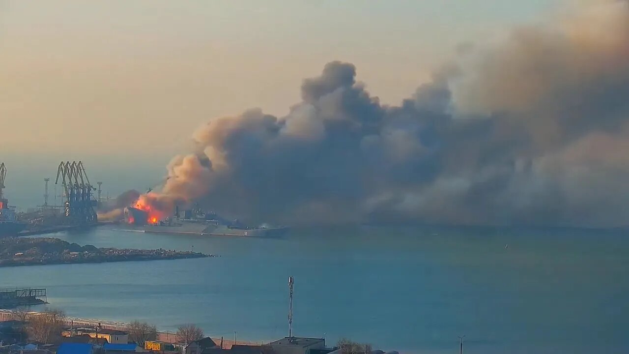 🔴 Ukraine War - Large Russian Landing Ship Explodes After Ukrainian Missile Strike In Berdyansk