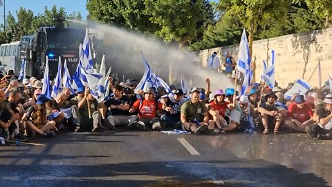 Israeli police use water cannons to disperse Knesset protesters