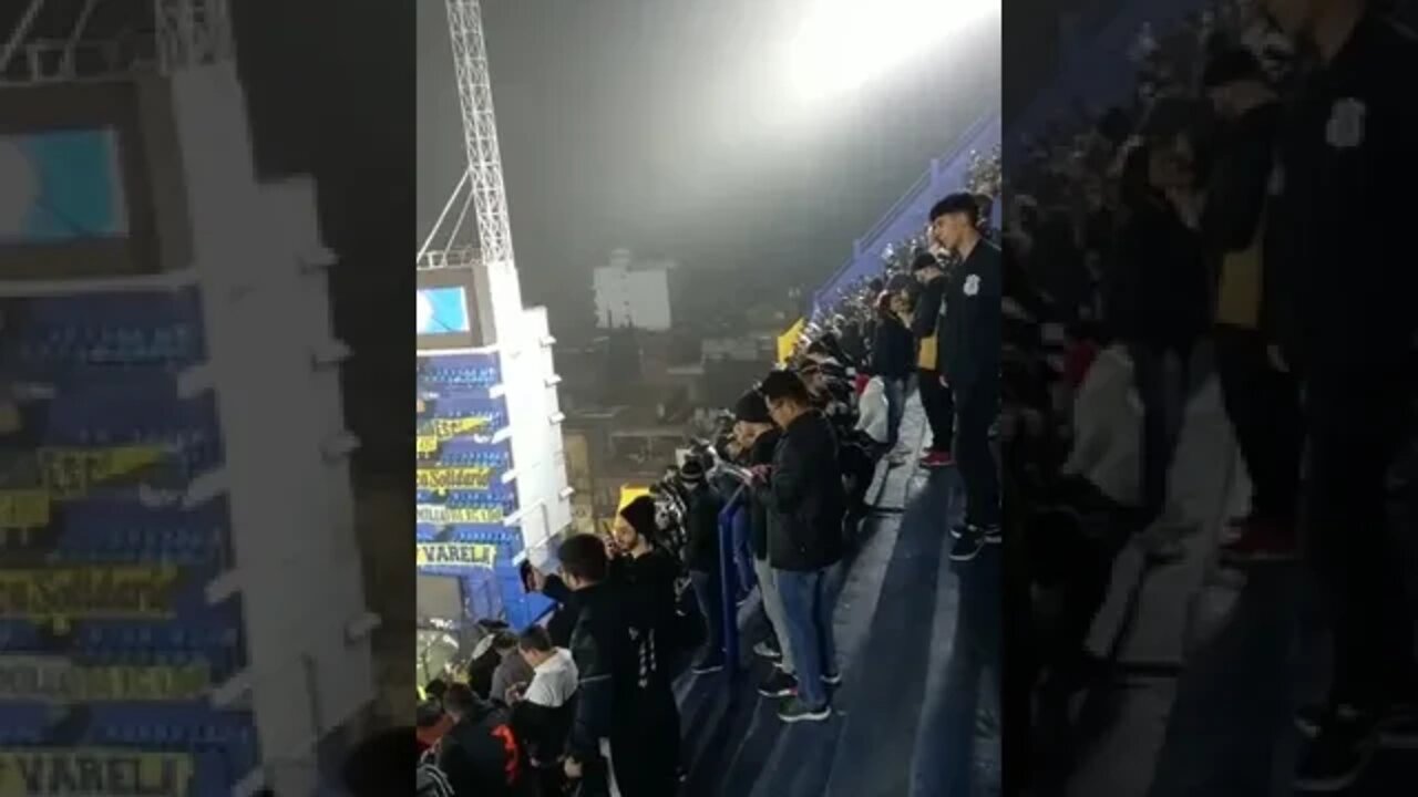 Argentino na torcida do Corinthians cantando música do Vasco