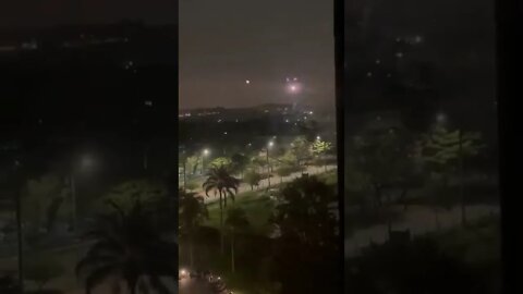 Foguetório no hotel do Flamengo antes da final da Copa do Brasil contra o Corinthians em SP