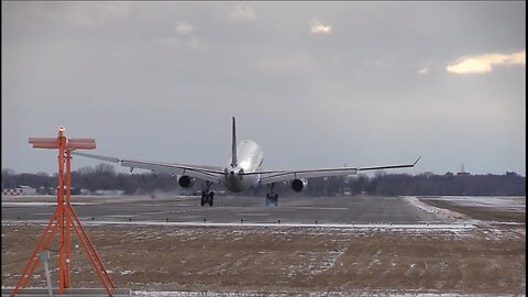 Spotting The Landing Of An aeroplane