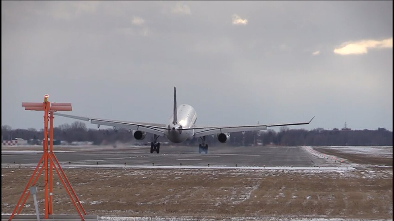 Spotting The Landing Of An aeroplane