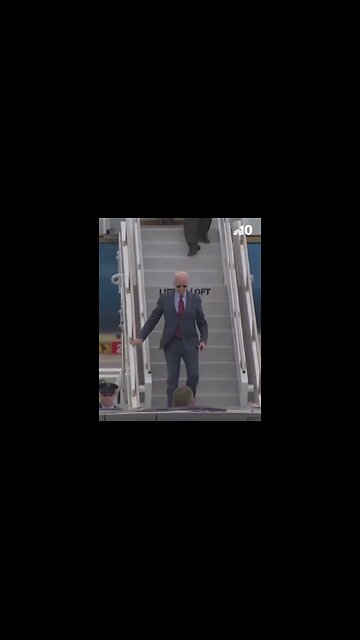 Biden Arrives In Philadelphia On Smaller Plane For Quick Speech And Fundraiser, Takes No Questions