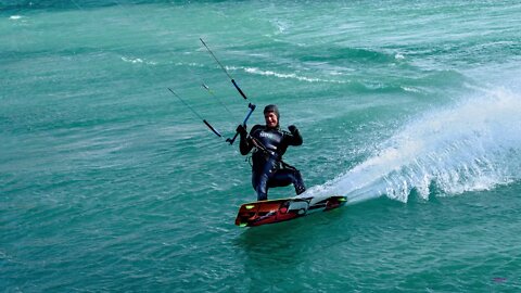 Kitesurfing the Blue Water Bridge