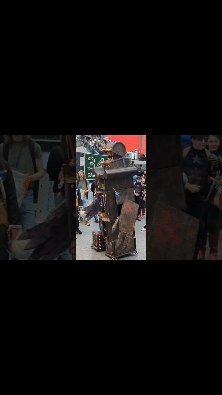 Amazing D&D Mimic Cosplay at NYCC 2023!