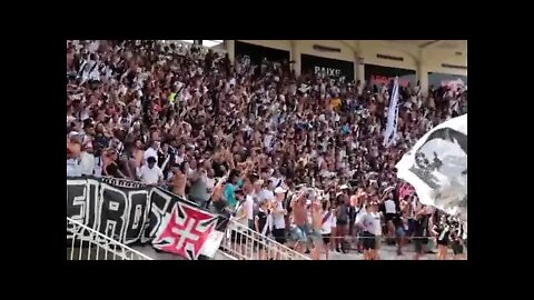 Torcida cantando no Treino Aberto em São Januário