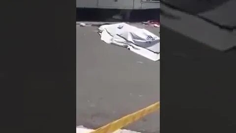 MORADORA DE RUA COME CÉREBRO DE HOMEM ACIDENTADO (VÍDEO ORIGINAL)