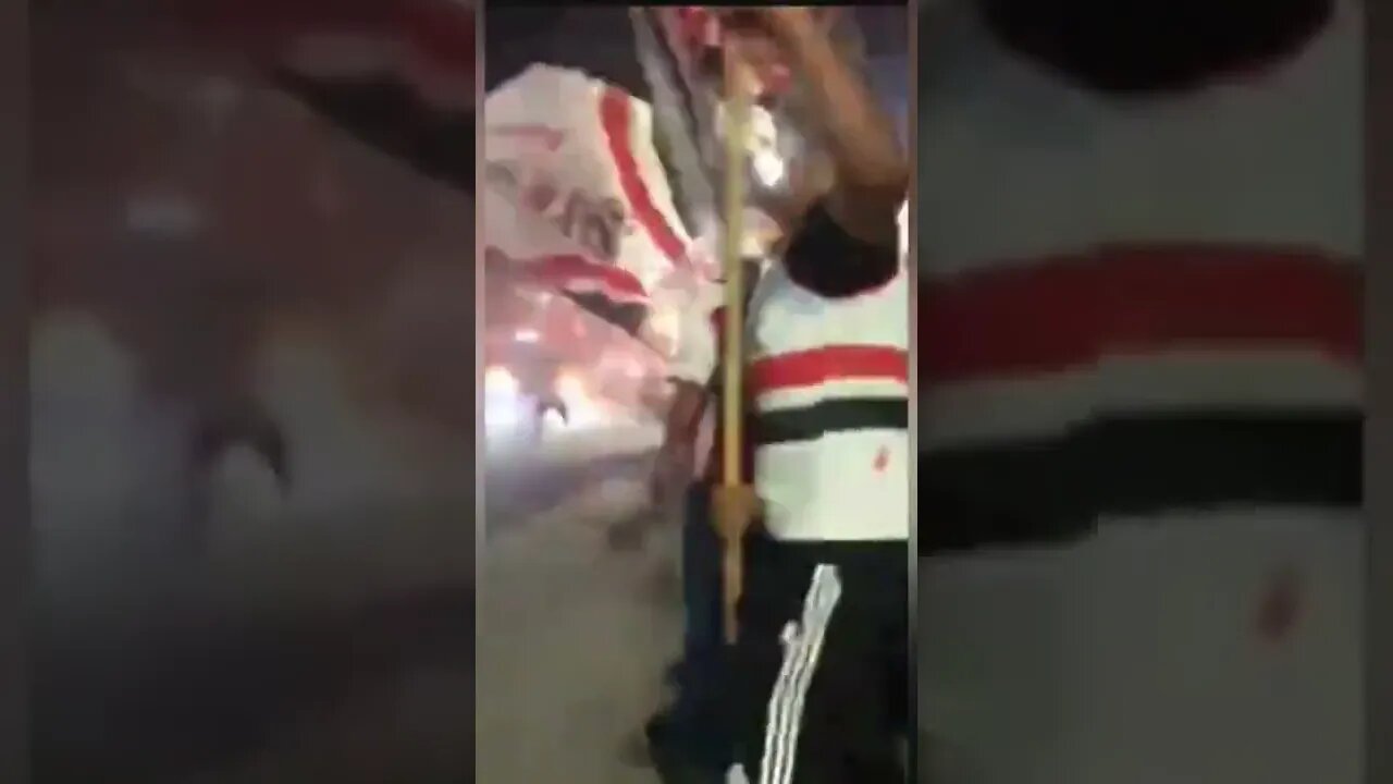 TORCIDA DO SÃO PAULO FAZ FESTA PARA O TIME NA CHEGADA AO MORUMBI...