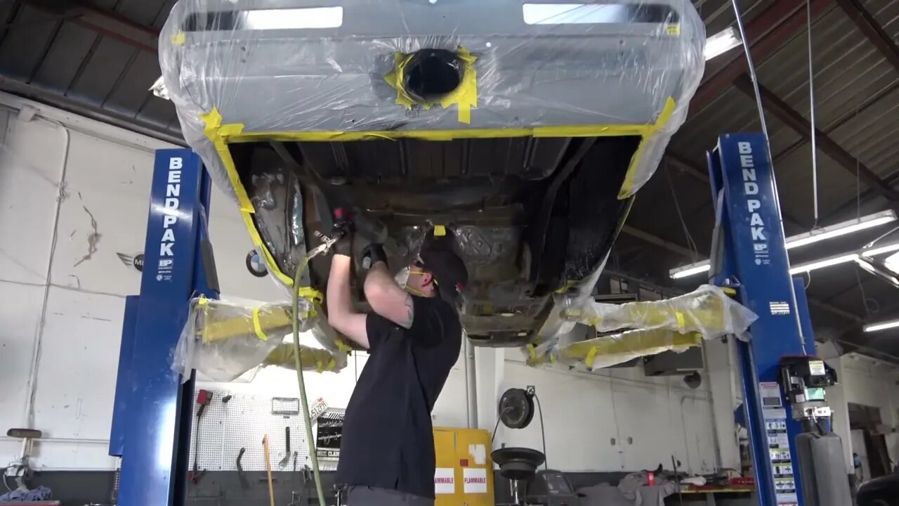 Camaro Z28 in Le Mans Blue Full Restoration Video Series Parte 04 - Undercarriage Refinishing