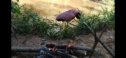 makeshift hunting survival shelter atlantic forest Brazil Bushcraft
