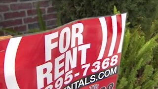 Alderwoman Coggs speaks about tenant resource fair