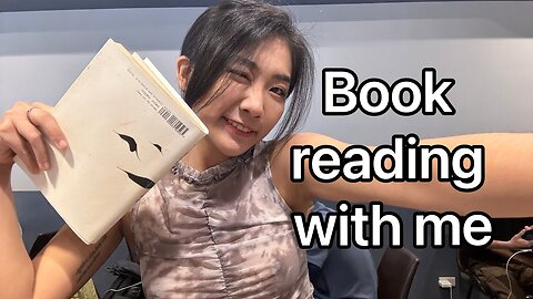 4K book reading with bunnybrownie in coffee shop