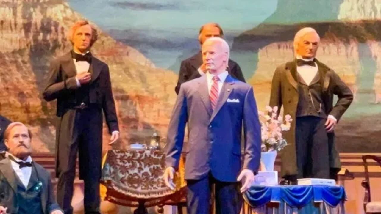 Disneys Hall of Presidents SLAMMED Biden 😂 #shorts #viral #funnyshorts