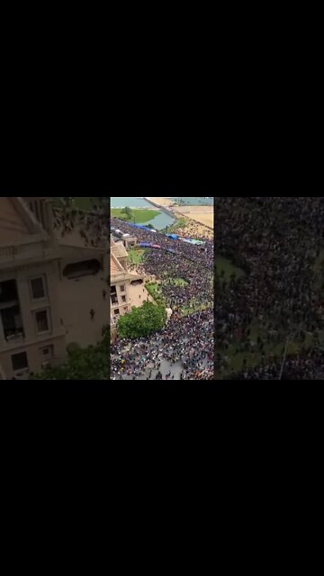 GRABAN EL MOMENTO JUSTO QUE EL PUEBLO ENTRABA A LA CASA PRESIDENCIAL EN SRI LANKA CRISIS ECONÓMICA