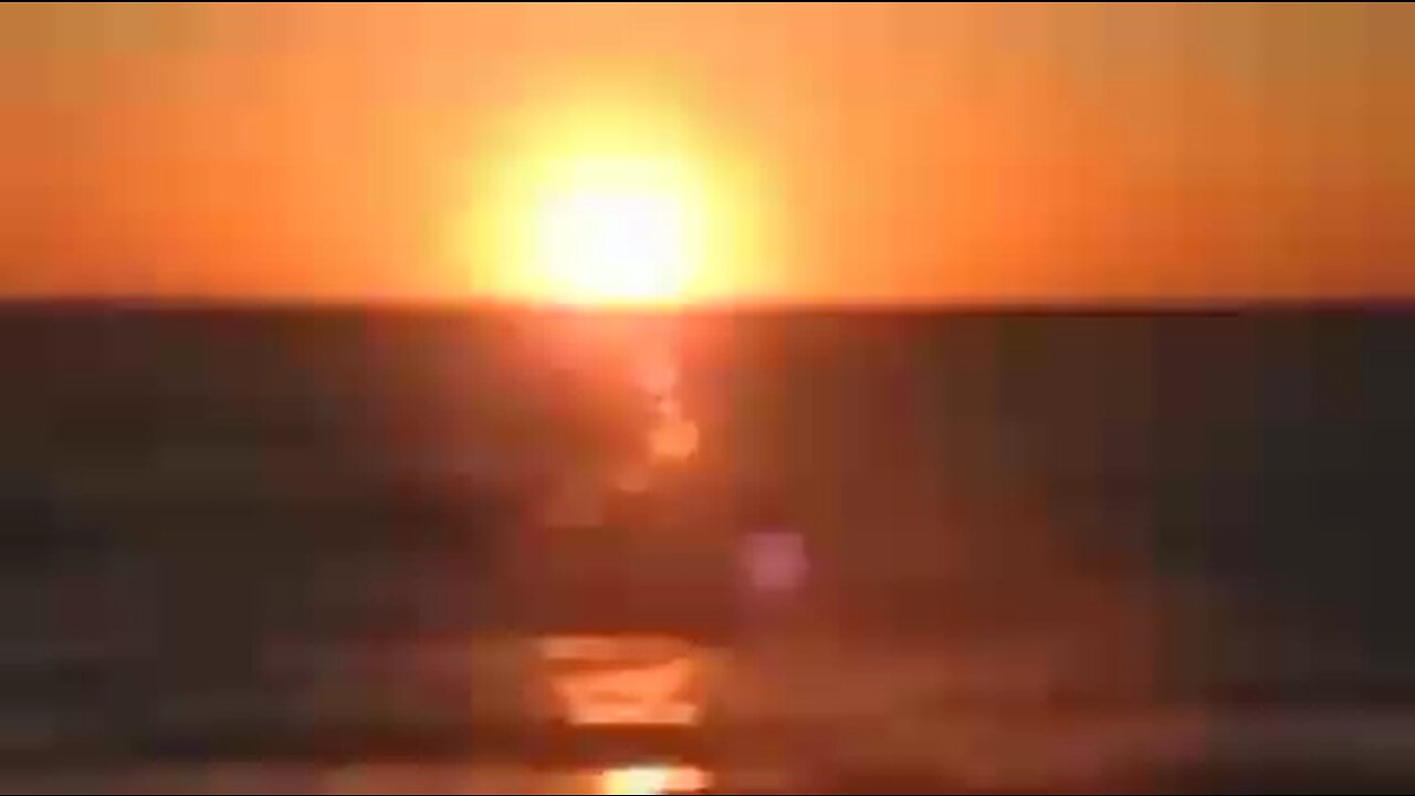 Zoom in the sun rises. Zoom out and it starts to look like it’s setting.