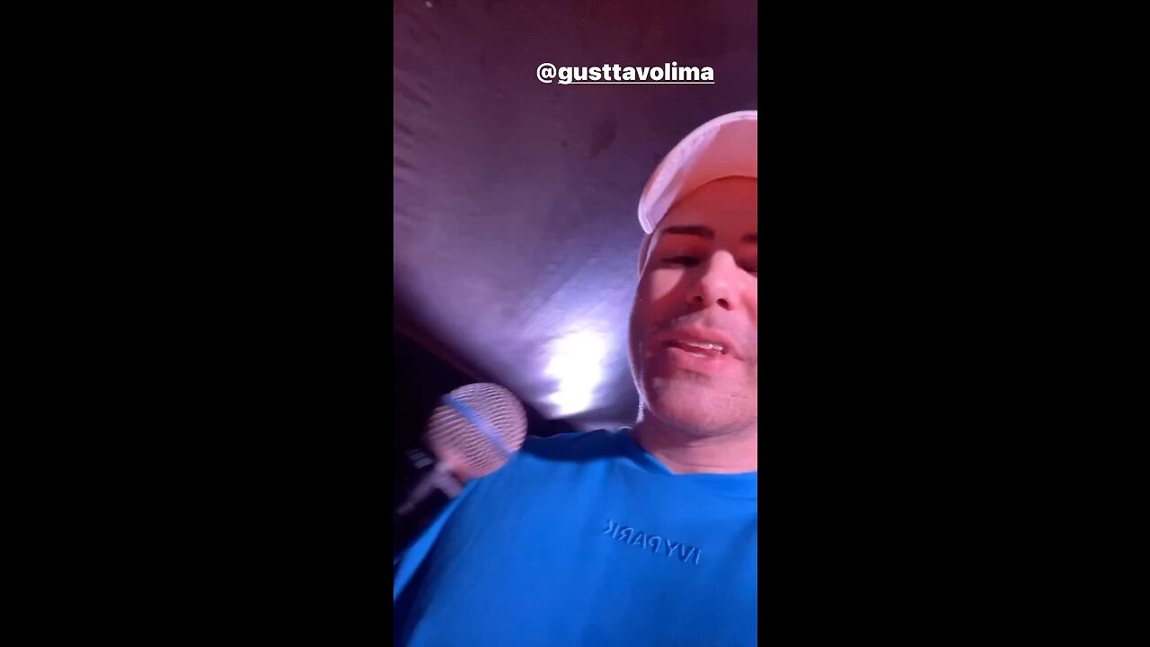 Luiz Bacci cantando com Gustavo Lima