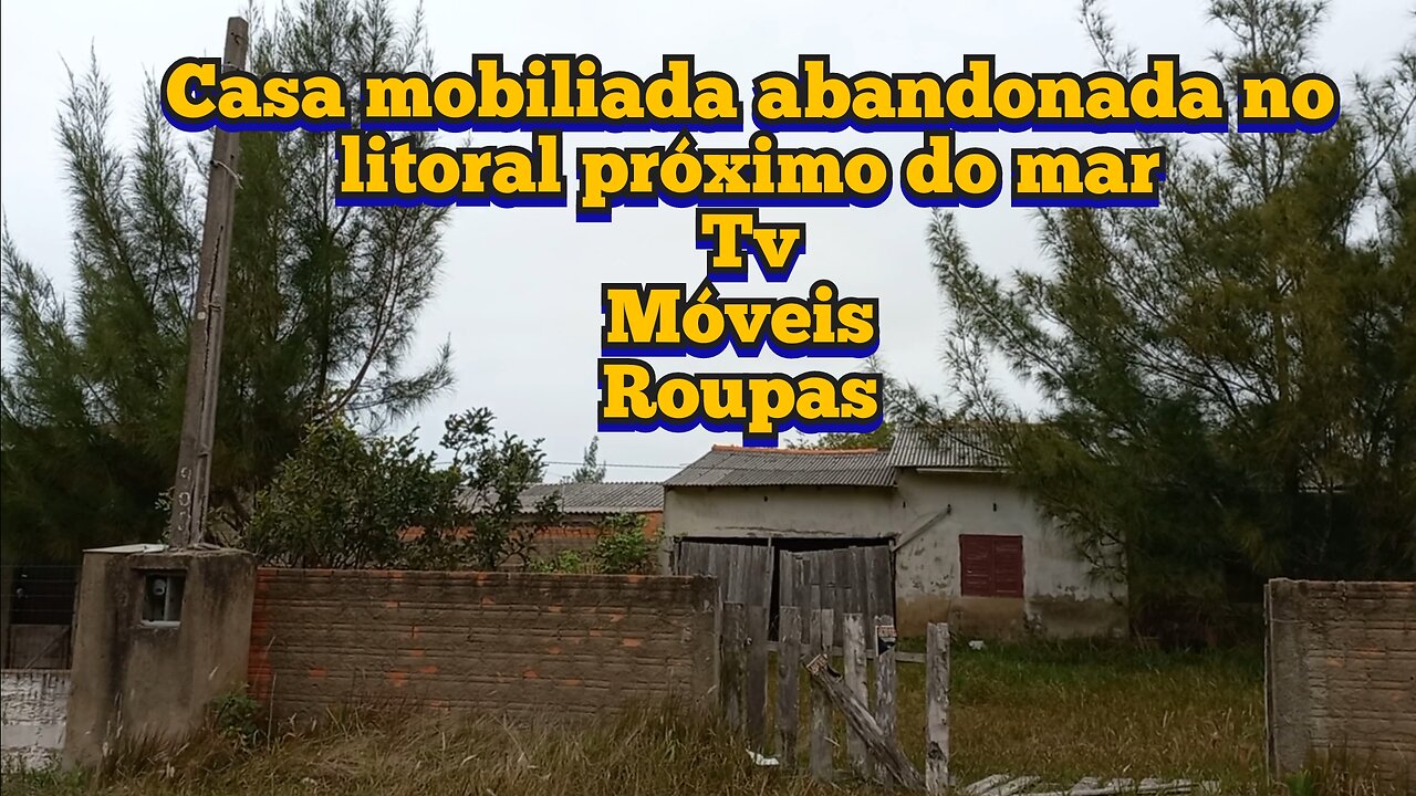 casa mobiliada com tv e roupas abandonada no litoral perto do mar