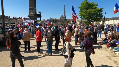 Manifestation anti Macron #M.A.M à la Place de Fontenoy à Paris le 16/04/2022 - Vidéo 2