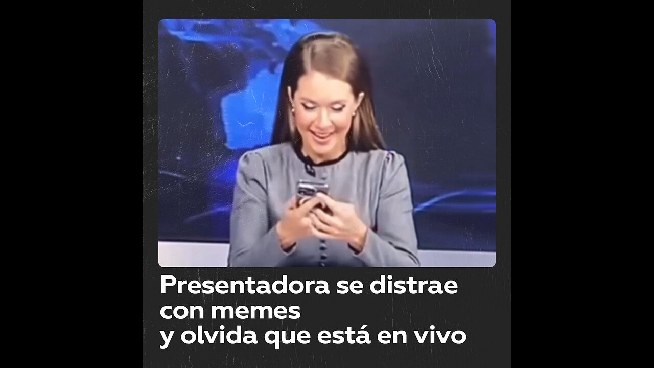 Presentadora de TV se distrae viendo memes y se olvida que está a punto de salir al aire