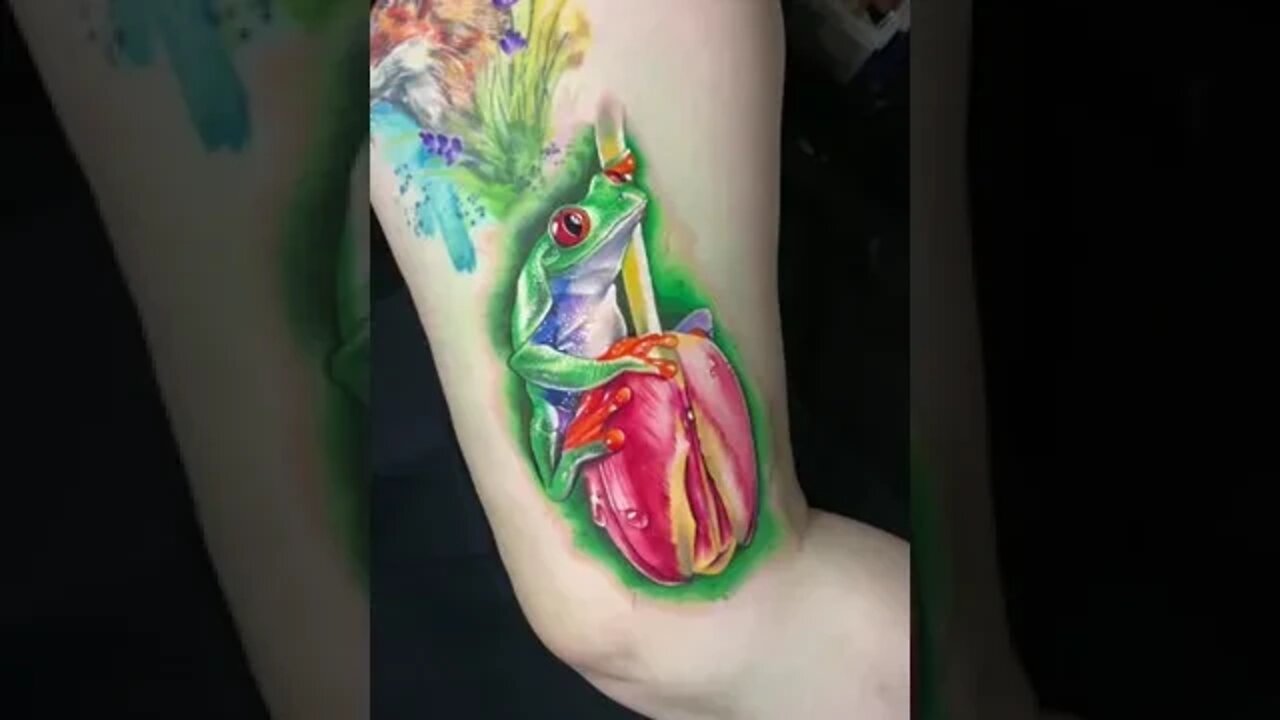 Green Tree Frog Arm Color Tattoo #shorts #tattoos #inked