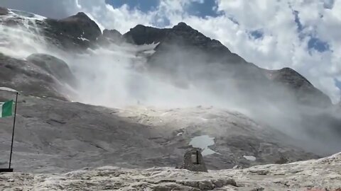 Deadly glacier collapse in Italy!