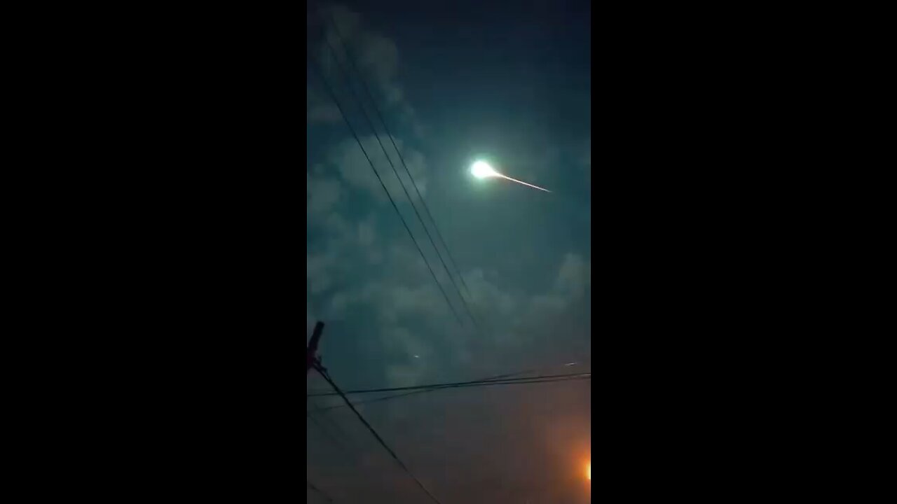 Meteor entering Earth’s Atmosphere.! #nasa