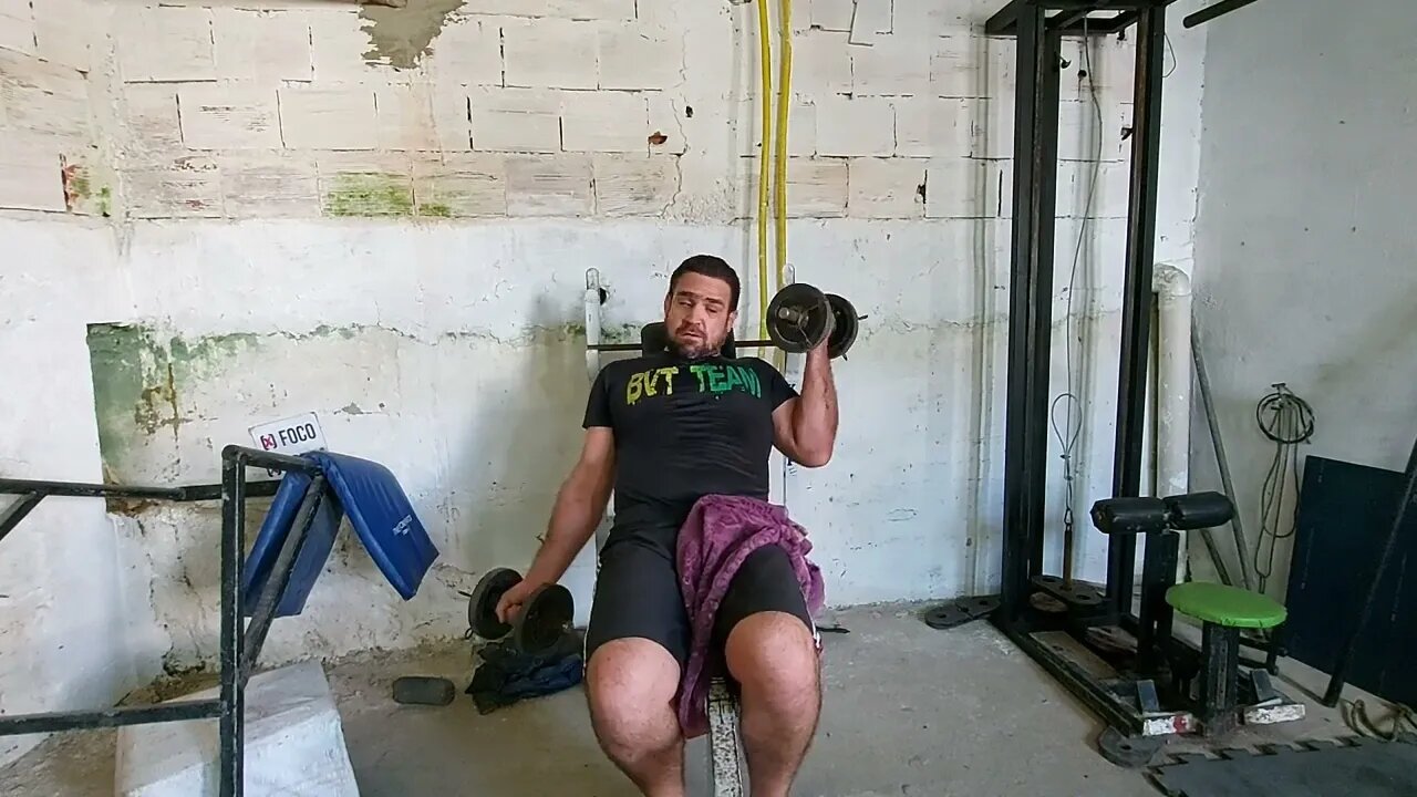 Treino de biceps academia raiz