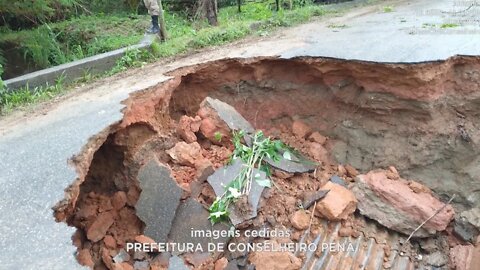 Chuva destrói estrada que liga distrito de Ferruginha a Central de Minas