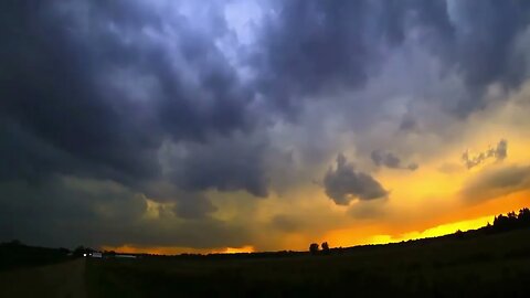Severe Thunderstorm in Vicksburg, MI with rotating wall cloud