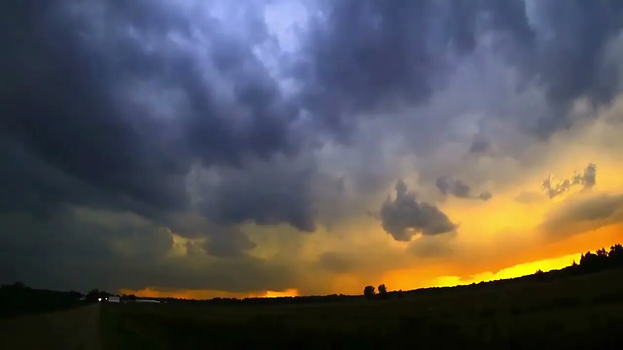 Severe Thunderstorm in Vicksburg, MI with rotating wall cloud