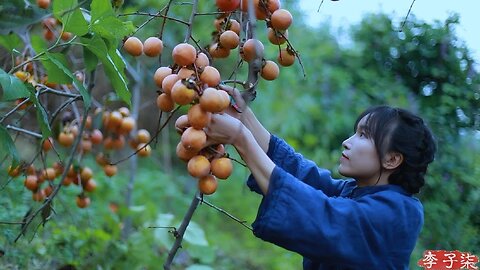 It’s a red mountain, and in the fall, it’s natural to make some sweet persimmons.