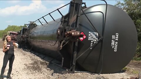 Local leaders tour Manatee County train derailment site