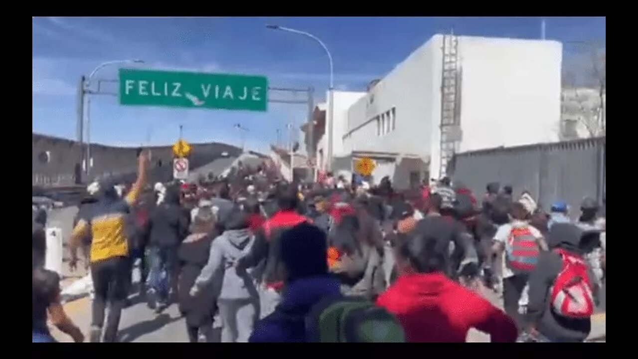 Chaos at the Border: Massive Crowd of at Least 1000 Storms Port of Entry Near El Paso