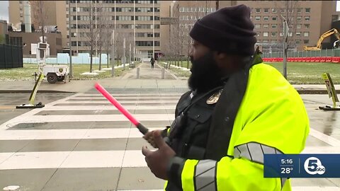 Cleveland Clinic officer's dance moves go viral while directing traffic, caregivers at cross walk