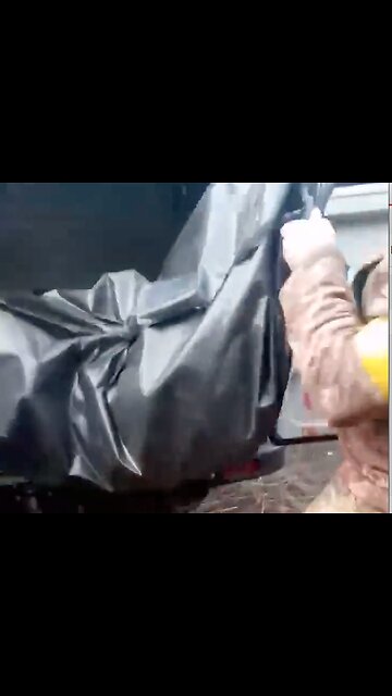The Bakhmut meat grinder! Ukrainian soldier loading dozen of body bags into a van!