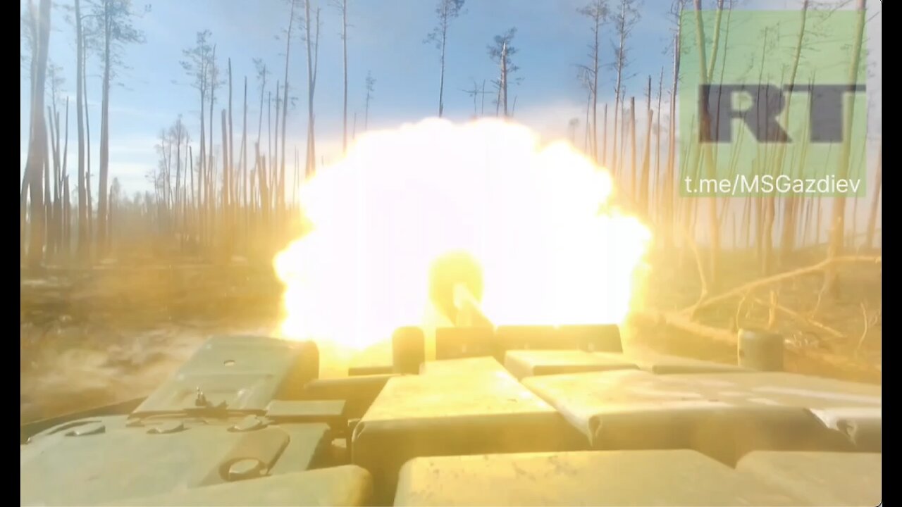 Russian T-72 blows up Ukrainian soldiers by destroying Ukrainian trenches at close range