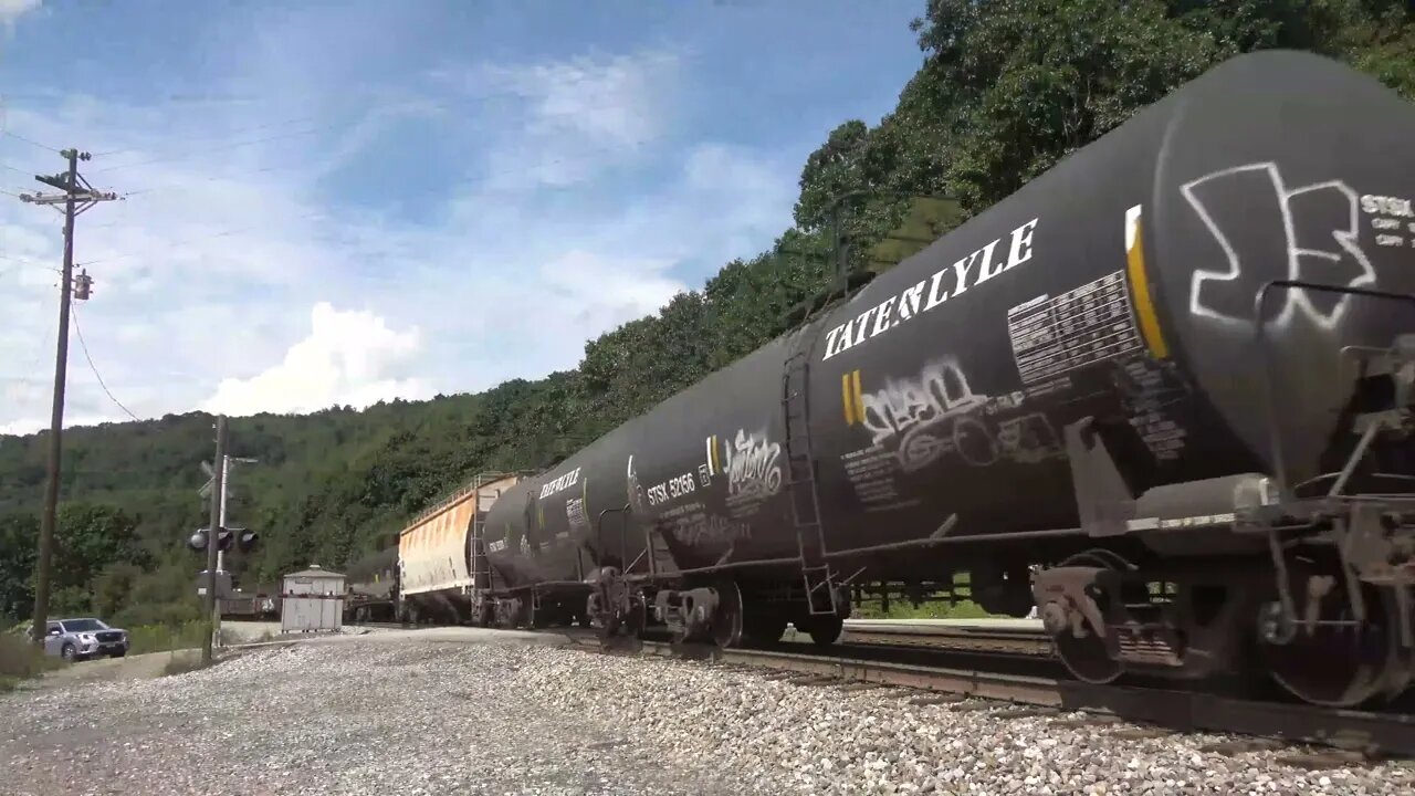 An intermodal/mixed manifest crosses at Keystone