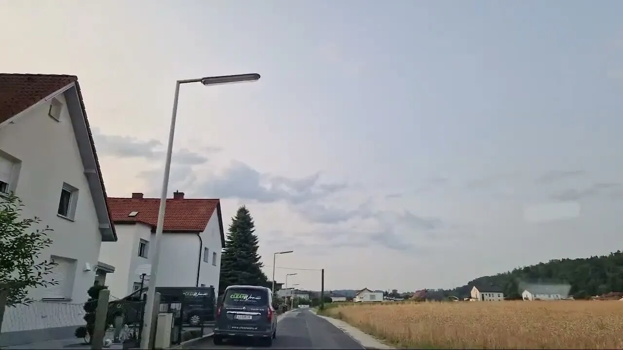 Highlight 0:00 – 4:04 von Driving LIVE Discovering Austria: An Unforgettable European Adventure!