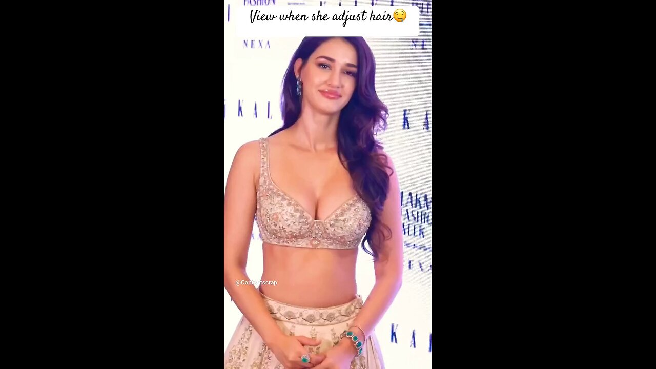 Disha patani Bollywood super hot sexy cleavage boops sleeveless