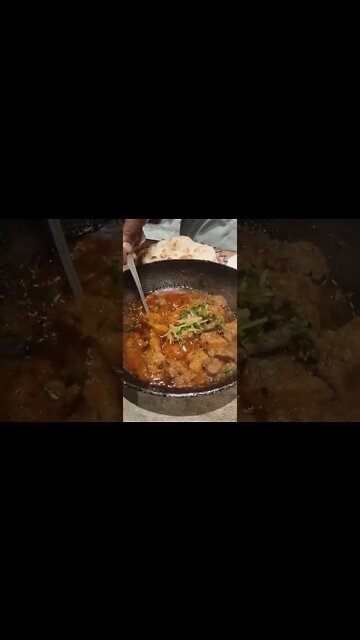 Hot & Spicy Chicken Karahi 😋#ytshorts #shorts #Food #Streetfood #UpFoodReview