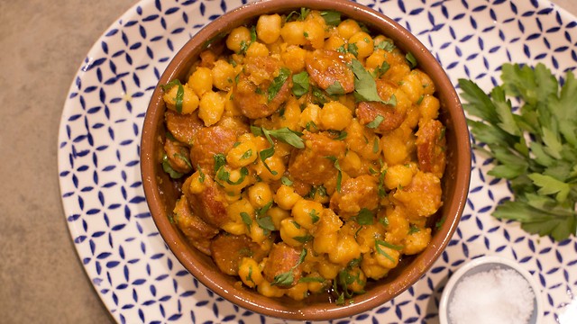 John Whaite's 5-ingredient chorizo and chickpeas braised in cider