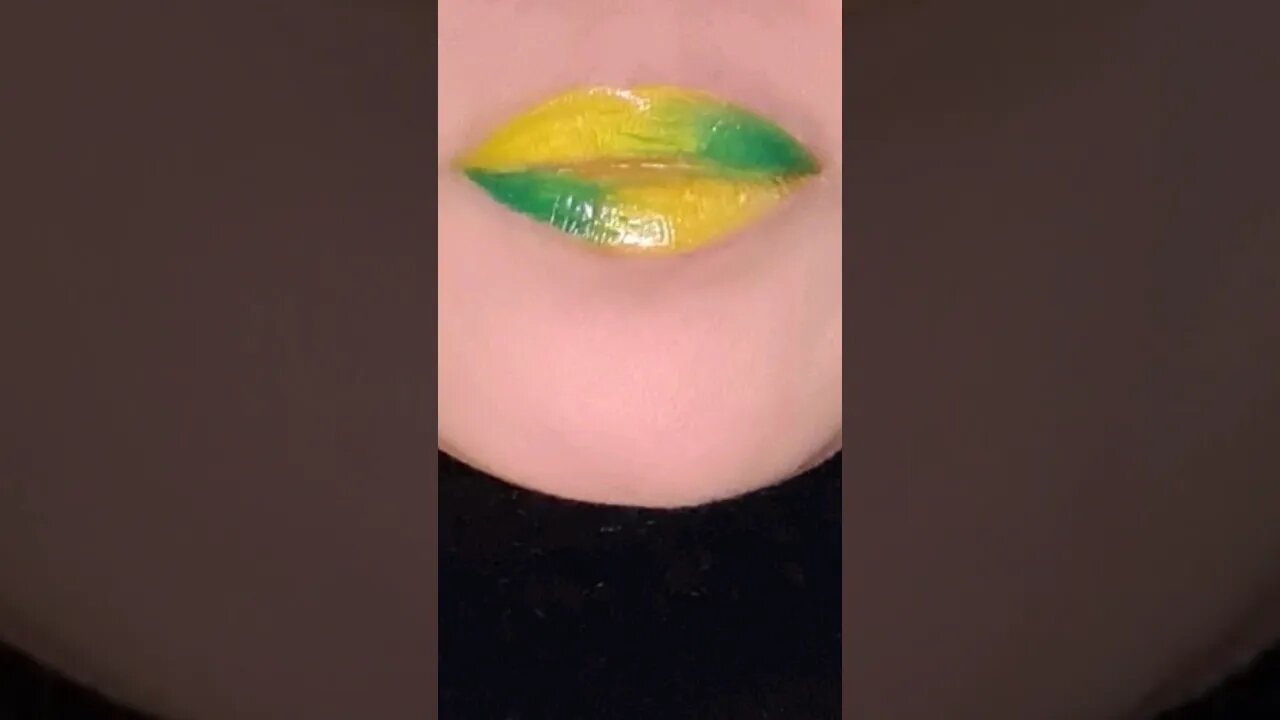 Simple Lip Tutorial Art Glitter #makeup #short #shorts #viral #shortvideo #lipswatches #grwm