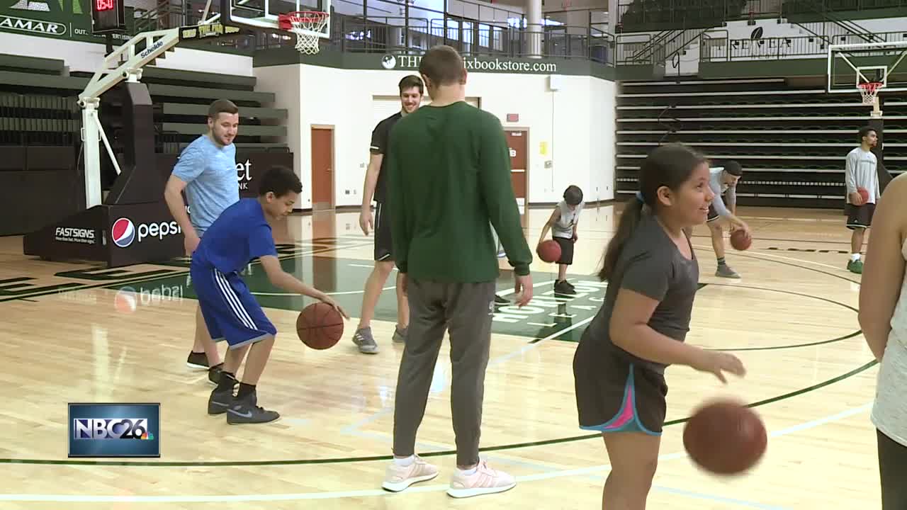 UWGB Men host clinic for Big Brothers Big Sisters