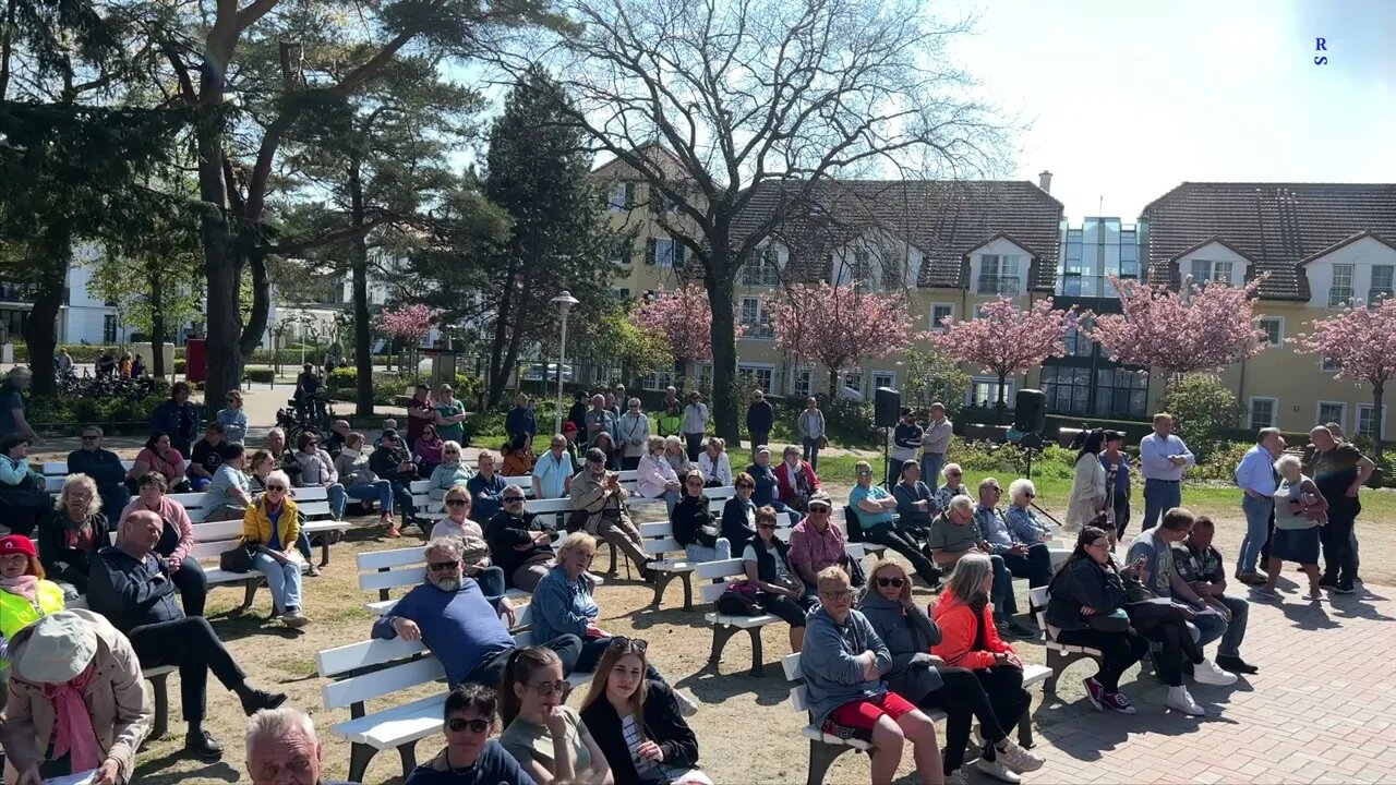 Baabe - Einige Worte von Jason dann Corinna mit zwei Liedern 13-05-2023