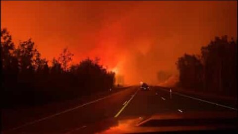 Devastating wildfire terrifies drivers in Alaska