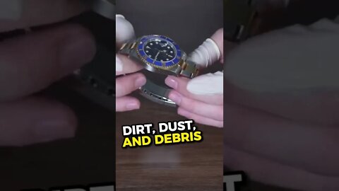 Taking apart a ROLEX Submariner
