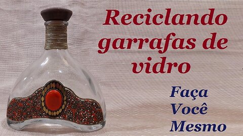 GARRAFA DECORADA COM MIÇANGAS - ARTESANATO COM VIDRO @lucibuzo ​