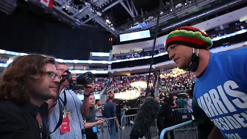 Alex Stein trolling at the DNC 🤣